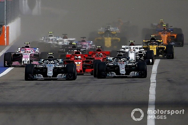 Valtteri Bottas, Mercedes-AMG F1 W09 and Lewis Hamilton, Mercedes-AMG F1 W09 lead at the start of the race