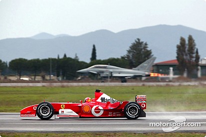 C'était un 11 décembre : Schumacher face à un avion de chasse