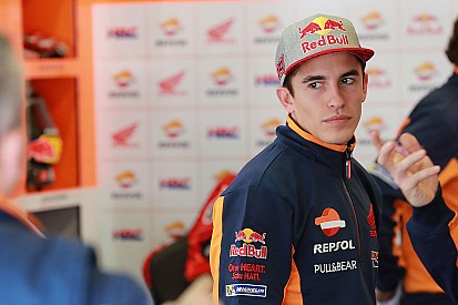 Márquez passa por cirurgia nesta terça mirando testes