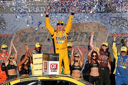 Kyle Busch vence em Phoenix e NASCAR define finalistas