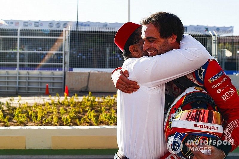 Jérôme d'Ambrosio, Mahindra Racing, 1st position, celebrates with Dilbagh Gill, Team Principal, Mahindra Racing