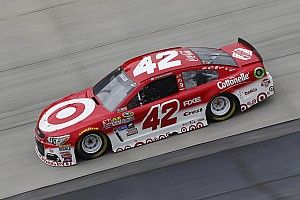 Larson comes to the perfect track as he tries to escape Chase elimination