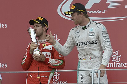 Rosberg: "Vettel está en un momento muy oscuro, pero puede volver"