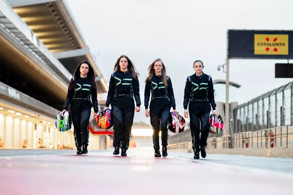  Alexia Danielsson, Amelia Wyszomirska, Gianna Pascoal, Julia Angelard and Zoe Florescu-Potolea join More Than Equal