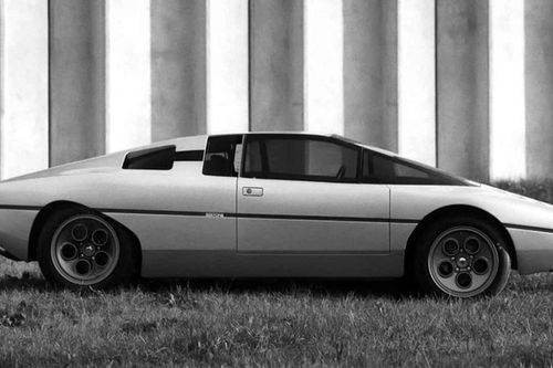 Lamborghini Bravo, un icono italiano con interior de Alcantara