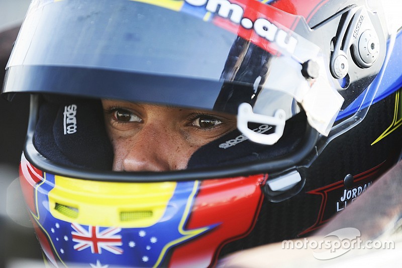Lloyd wins a six-lap sprint after major carnage