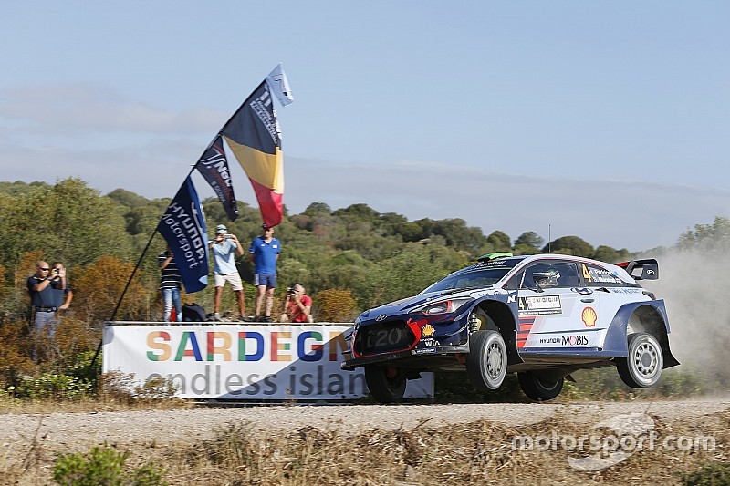 Sardegna, PS9: Hänninen sbatte, Paddon chiude la tappa da leader