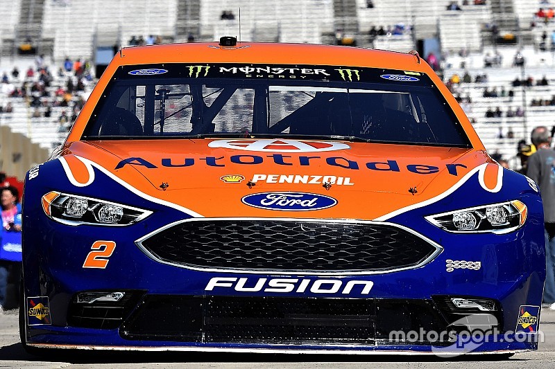 Harvick erra no fim e Keselowski brilha em Atlanta