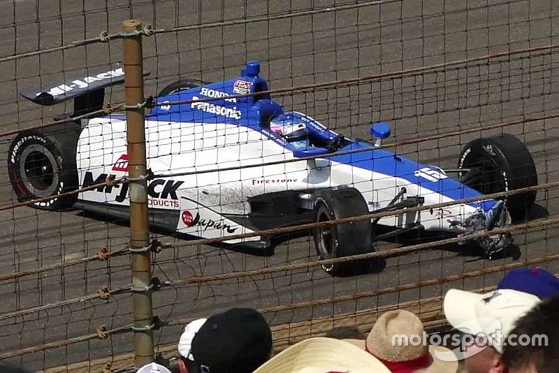 Takuma Sato, Rahal Letterman Lanigan Racing Honda,  después de estrellarse en la última vuelta