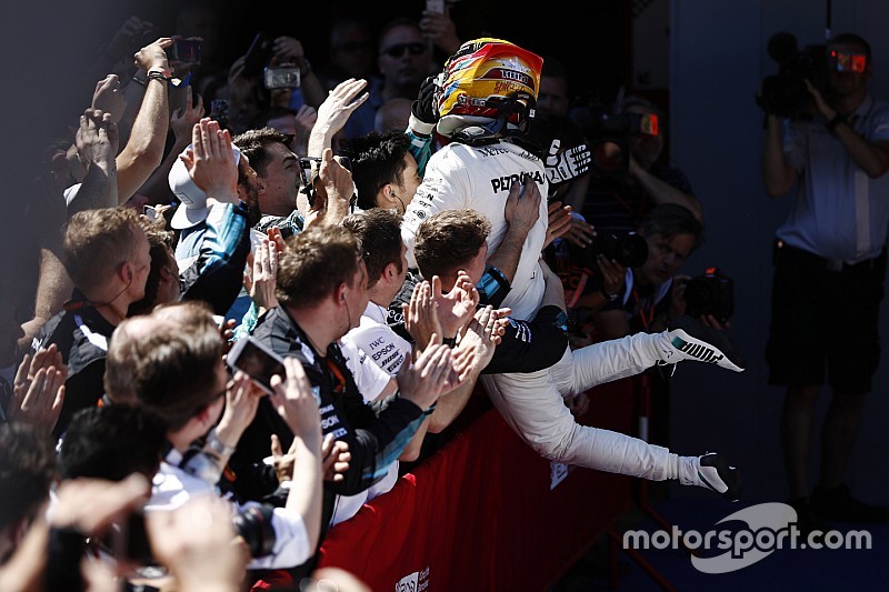 Após vitória, Hamilton volta a encostar em Vettel na tabela