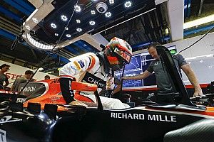 McLaren tentukan mesin 2018 dari performa, bukan finansial