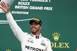 Hamilton comemora após vitória: “Fim de semana perfeito”