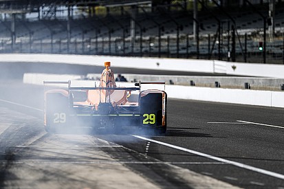 Алонсо на тестах IndyCar сбил двух птиц разом
