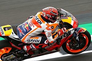 Marquez pakt met recordtijd in Silverstone vierde pole op rij