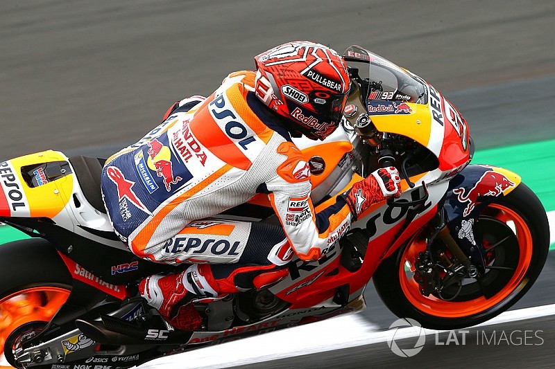 Marquez pakt met recordtijd in Silverstone vierde pole op rij
