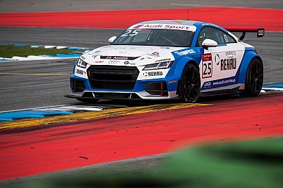 Mikel Azcona cierra con victoria la Audi Sport TT Cup
