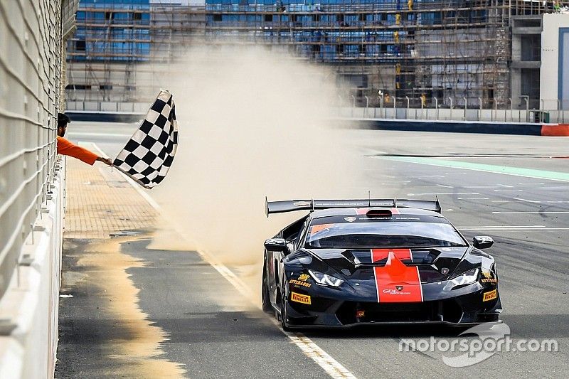 I nuovi leader del Lamborghini Super Trofeo Middle East sono Breukers e Jefferies