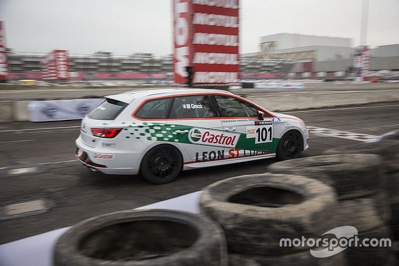 Motor Show, Seat Leon TCS: Greco piega Volpato nel derby tra giovani