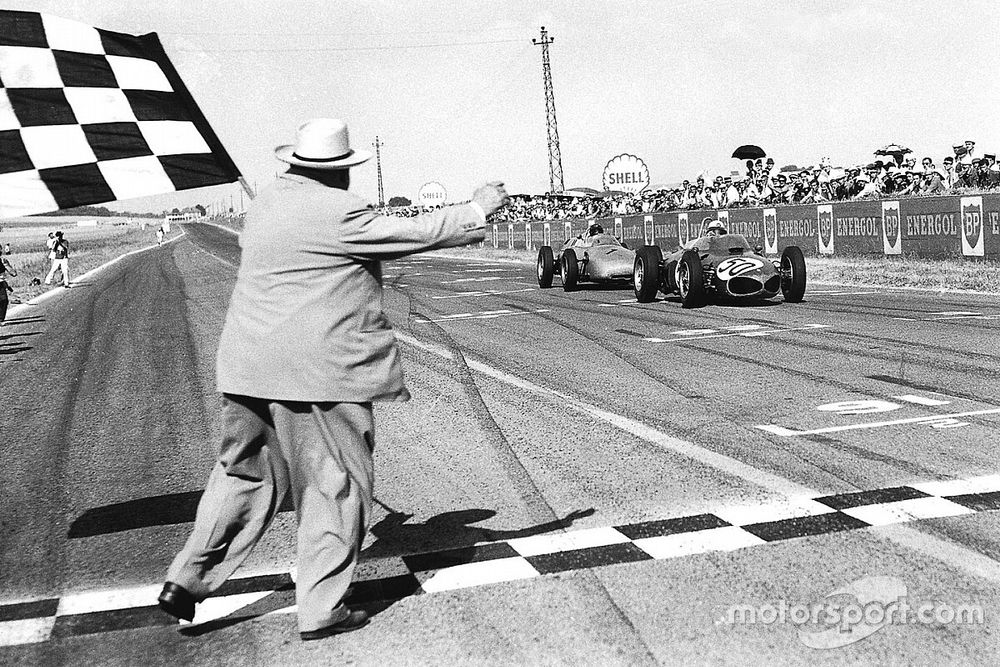 Giancarlo Baghetti, Ferrari 156, conquista la vittoria, Dan Gurney, Porsche 718, chiude secondo