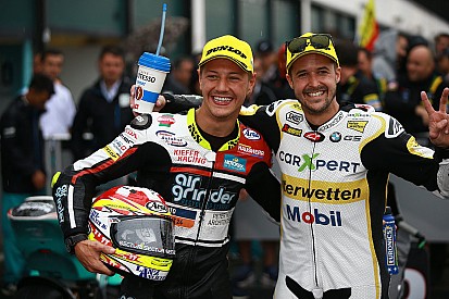 Aegerter klopt Luthi in de regen op Misano, crash Morbidelli