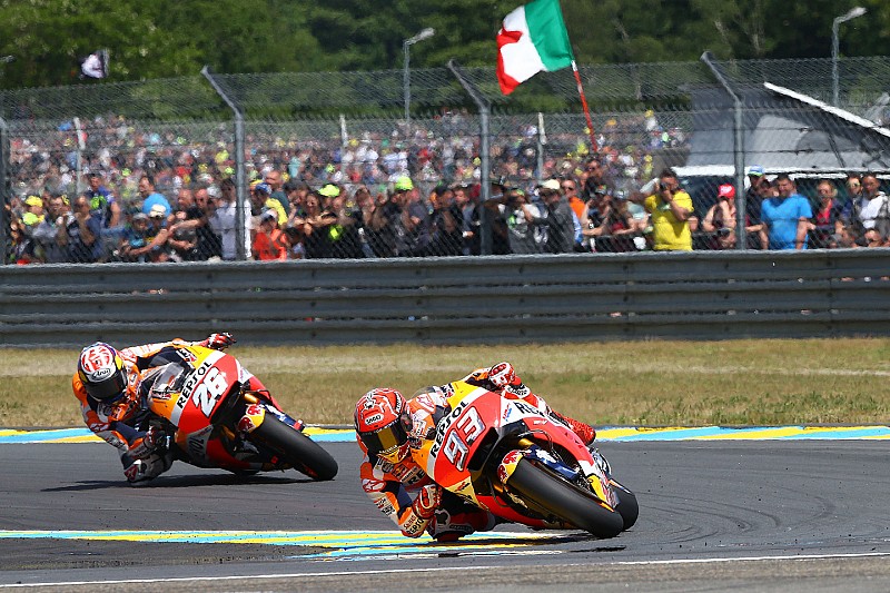 Márquez cree que la carcasa blanda es el elemento que le ha hecho sufrir más que Pedrosa