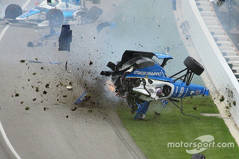 Video: De angstaanjagende crash van Dixon in de Indy 500 2017