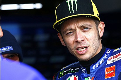 Rossi, 2018 Yamaha motosikletinin Valencia'ya yetişeceğinden emin değil