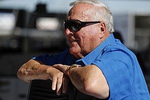 A.J. Foyt sopravvissuto ad un secondo attacco di api assassine