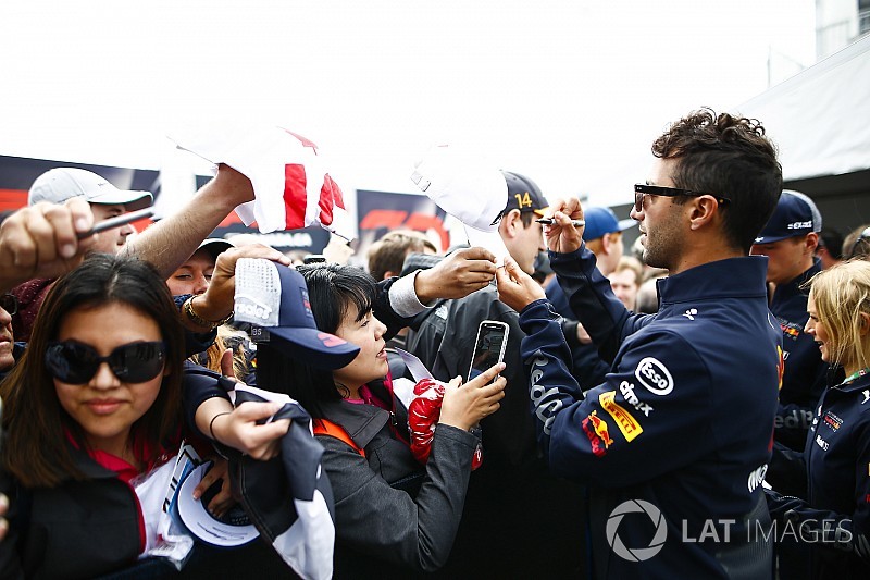 Ricciardo snapt frustratie bij Verstappen: “Hij ligt onder een vergrootglas”