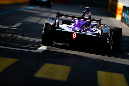 Bird mindent belead a Formula E fináléjában, ahol a cím a tét