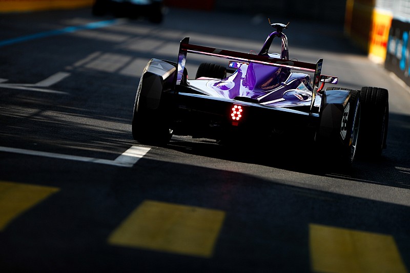 Bird mindent belead a Formula E fináléjában, ahol a cím a tét
