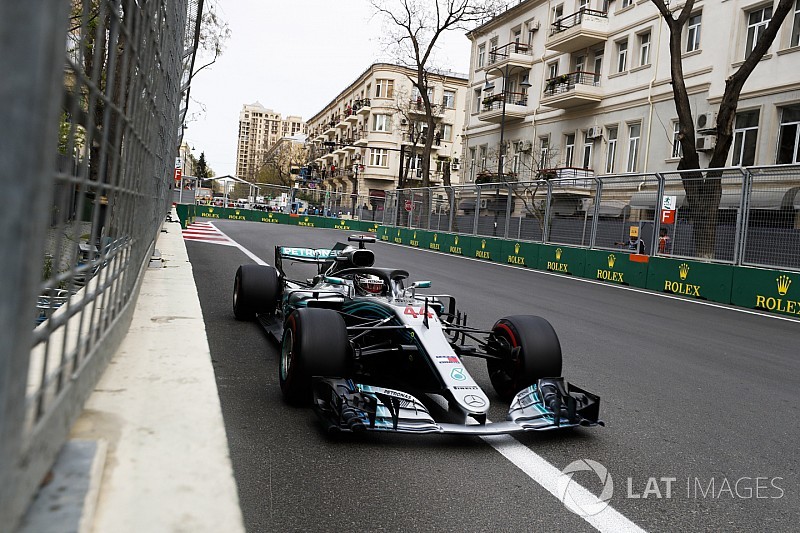 F1アゼルバイジャン決勝速報:まさかの展開、ハミルトン今季初勝利