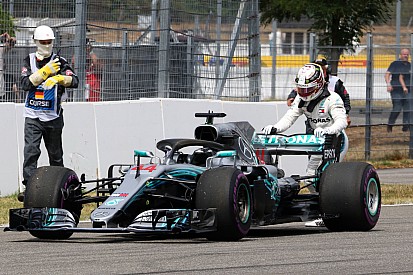 VIDEO: así fue el momento del abandono de Lewis Hamilton