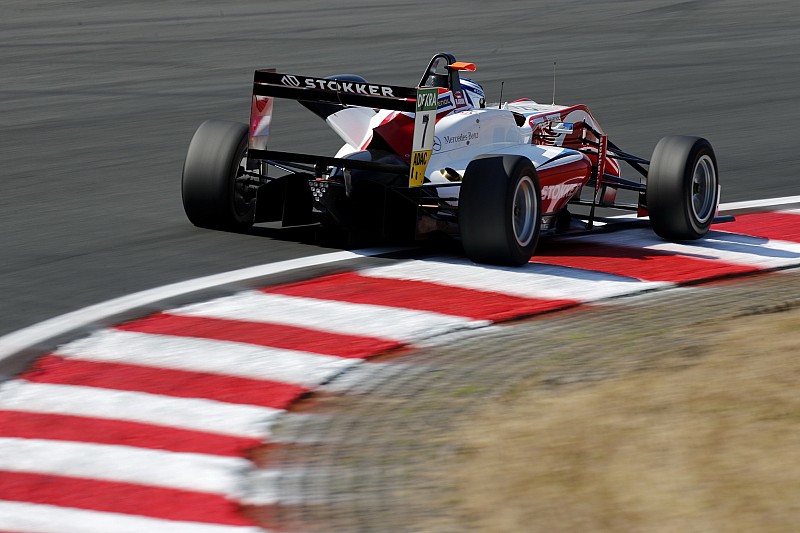 F3 Zandvoort: Aron verslaat teamgenoot Zhou in Race 1