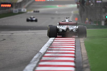 Mercedes no las tiene todas consigo pese a liderar el viernes en China
