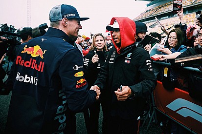 Hamilton, Bahreyn'deki olay sonrası Verstappen'le arasını düzeltti