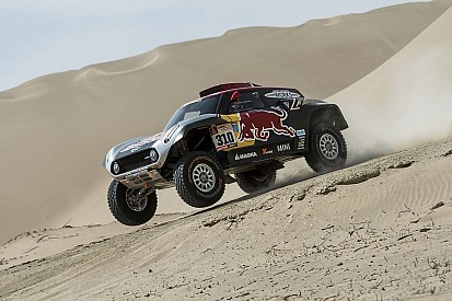 Dakar: Menzies capotta e distrugge il Buggy X Raid dopo solo 6 km!