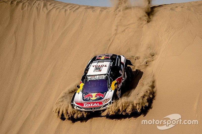 Loeb, Sainz y Peterhansel salen vivos de los infortunios de la etapa 4