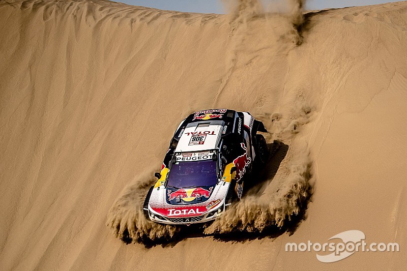 Loeb, Sainz y Peterhansel salen vivos de los infortunios de la etapa 4