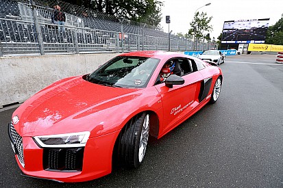 Einmal um den Norisring, bitte! Rasante Fahrt mit Le-Mans-Sieger Loic Duval