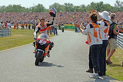 Valentino y Márquez recuerdan a Hayden a un año de su muerte