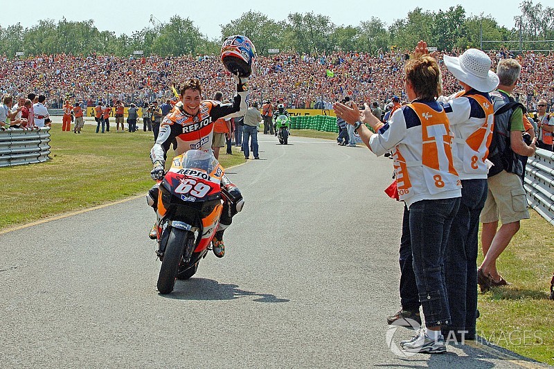 Valentino y Márquez recuerdan a Hayden a un año de su muerte