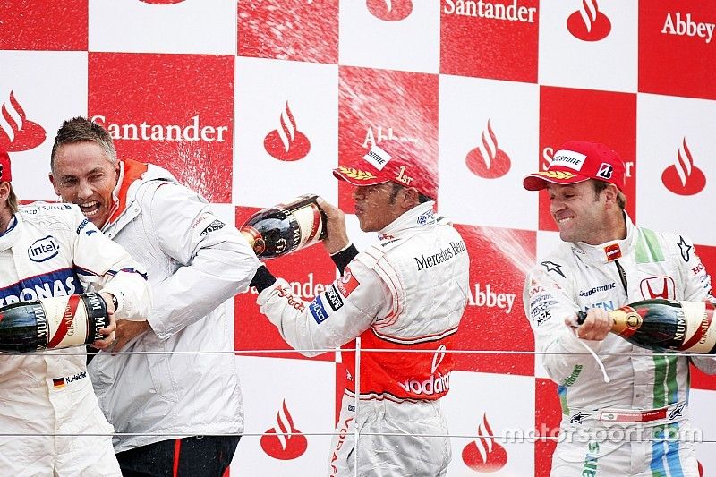 Podio: ganador de la carrera Lewis Hamilton, McLaren MP4-23, segundo lugar Nick Heidfeld, BMW Sauber F1.08, tercer lugar Rubens Barrichello, Honda RA108, Martin Whitmarsh, Director de operaciones grupo de McLaren