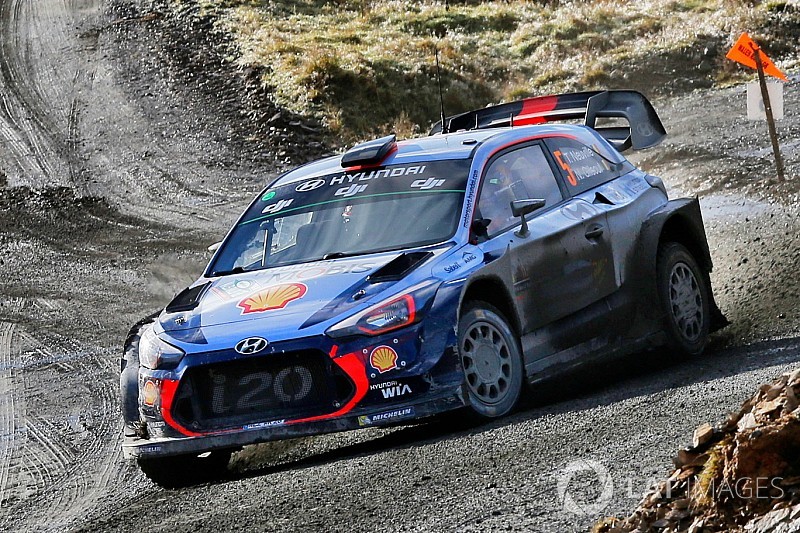 Gran Bretagna, PS10: tris di Evans e Neuville supera Ogier!