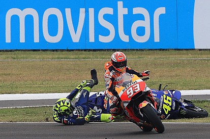 Crash-Fotostrecke: Marquez vs. Rossi bei MotoGP Argentinien 2018