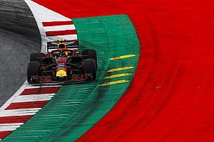 Verstappen niet blij met Ricciardo: “Dit bespreek ik wel met hem”