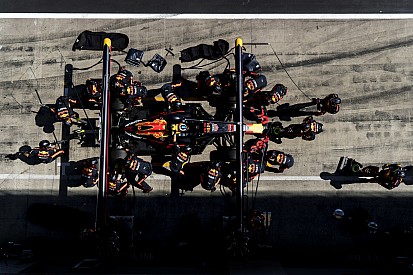 Villeneuve: „Ricciardo értéke a felére csökkent… Leclerc nem elég jó a Ferrarihoz”