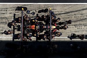 Villeneuve: „Ricciardo értéke a felére csökkent… Leclerc nem elég jó a Ferrarihoz”