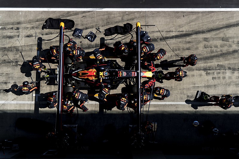 Villeneuve: „Ricciardo értéke a felére csökkent… Leclerc nem elég jó a Ferrarihoz”