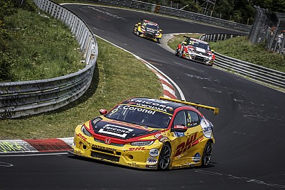 Onboard: így kerülte ki Coronel Michelisz törött kocsiját